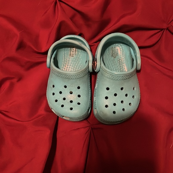 Toddler crocs used but good condition! - Picture 2 of 4